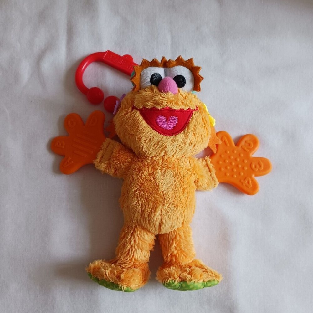2009 Sesame Street Munchkin Orange ZOE Plush‎ Teether Rattle Clip Toy 7"